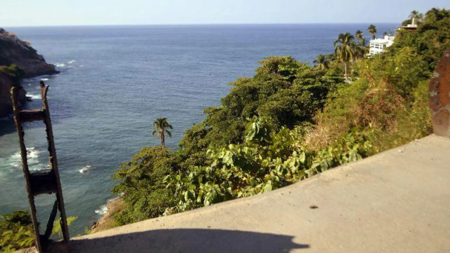 Acapulco - barandales en mal estado